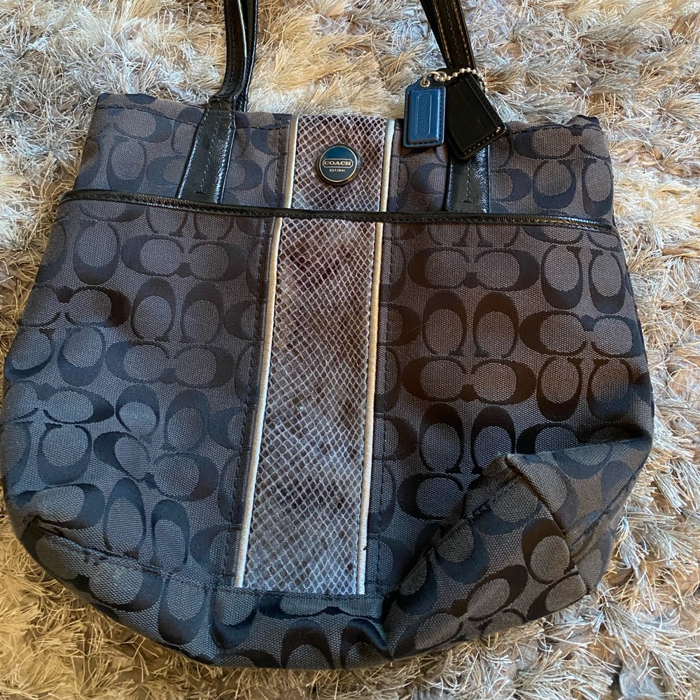 Medium size coach purse